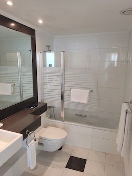 Island Luxurious Suites Hotel