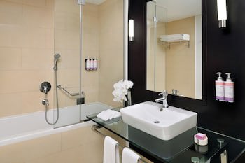 Movenpick Hotel Jumeirah Lakes Towers galeri fotoğrafı