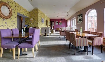 Manor Court Hotel