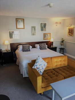 Manor Court Hotel