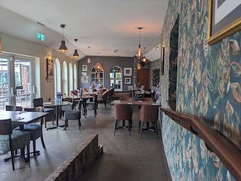 Manor Court Hotel