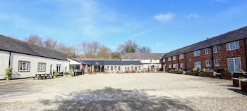 Manor Court Hotel