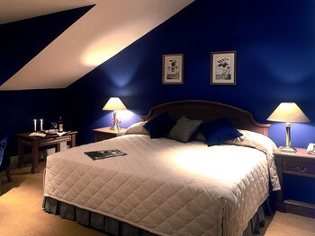 Horse And Jockey Hotel