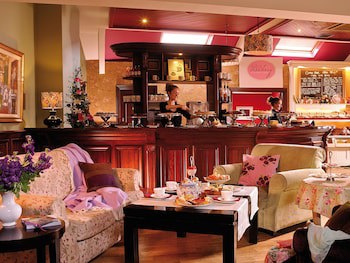 Horse And Jockey Hotel