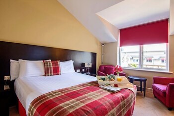 Horse And Jockey Hotel