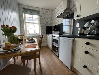 Fayvan Apartments