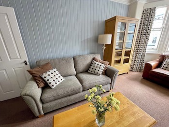Fayvan Apartments