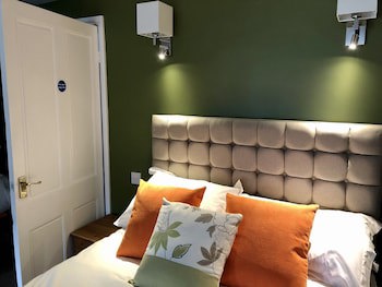Fayvan Apartments