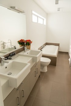 Boulcott Suites