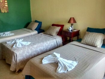 Guesthouse Los Corredores Del Castillo