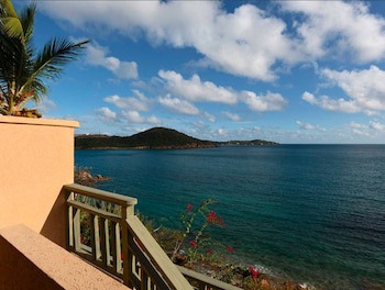 Lindbergh Bay Hotel And Villas