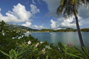 Lindbergh Bay Hotel And Villas