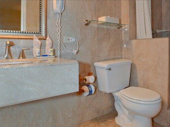 Lindbergh Bay Hotel And Villas