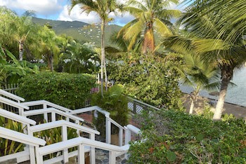 Lindbergh Bay Hotel And Villas