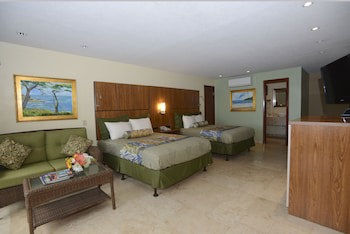 Lindbergh Bay Hotel And Villas