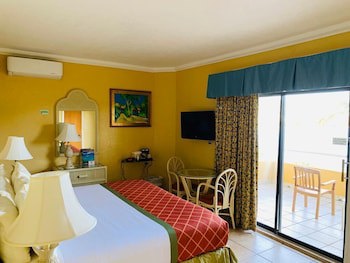 Lindbergh Bay Hotel And Villas