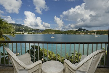 Lindbergh Bay Hotel And Villas