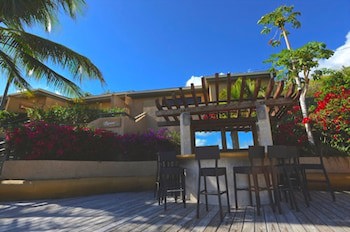 Lindbergh Bay Hotel And Villas