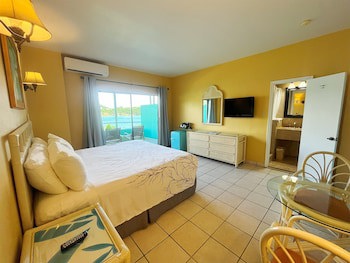 Lindbergh Bay Hotel And Villas
