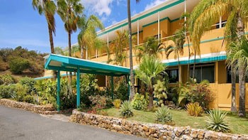 Lindbergh Bay Hotel And Villas