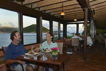 Lindbergh Bay Hotel And Villas