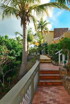 Lindbergh Bay Hotel And Villas