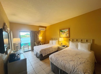 Lindbergh Bay Hotel And Villas