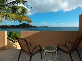 Lindbergh Bay Hotel And Villas