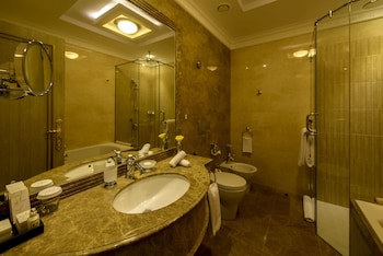 Royal Rose Hotel Abu Dhabi, Curio Collection by Hilton galeri fotoğrafı