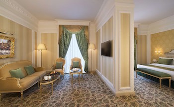 Royal Rose Hotel Abu Dhabi, Curio Collection by Hilton fotoğrafı