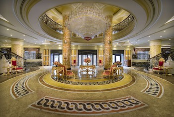 Royal Rose Hotel Abu Dhabi, Curio Collection by Hilton fotoğrafı