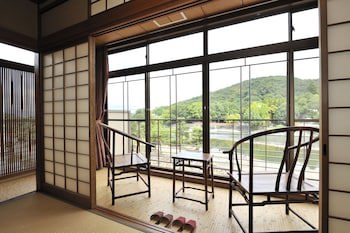 Kyoto Uji Hanayashiki Ukifune-En