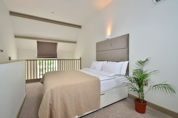 Arch Hotel