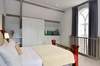 Arch Hotel