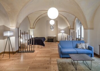 3 Epoques Apartments By Adrez Living