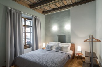 3 Epoques Apartments By Adrez Living