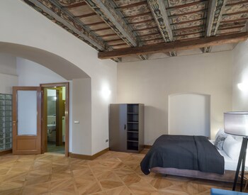 3 Epoques Apartments By Adrez Living