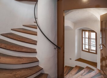 3 Epoques Apartments By Adrez Living