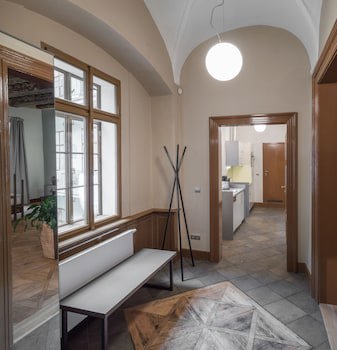 3 Epoques Apartments By Adrez Living