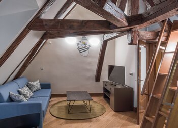 3 Epoques Apartments By Adrez Living
