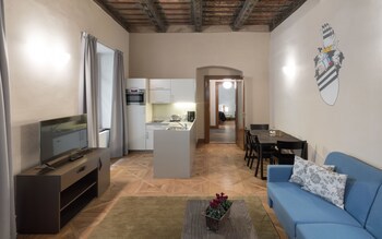 3 Epoques Apartments By Adrez Living