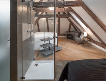 3 Epoques Apartments By Adrez Living