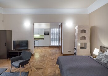 3 Epoques Apartments By Adrez Living