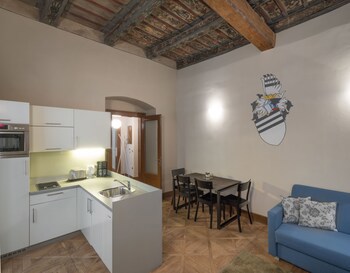 3 Epoques Apartments By Adrez Living