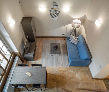 3 Epoques Apartments By Adrez Living