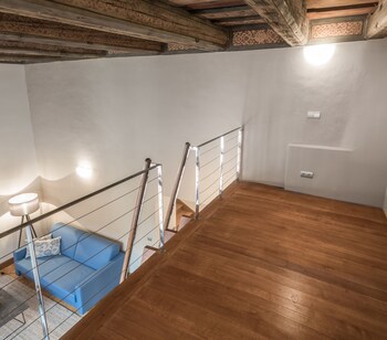 3 Epoques Apartments By Adrez Living