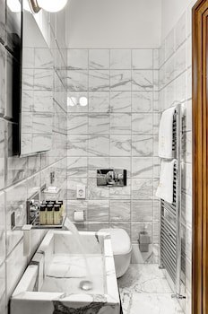 Art House Apartments By Adrez Living