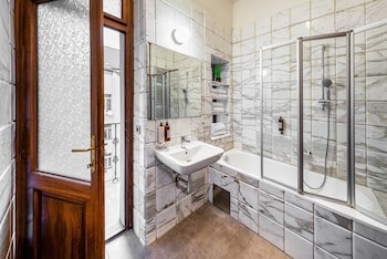 Art House Apartments By Adrez Living