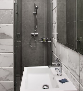 Art House Apartments By Adrez Living