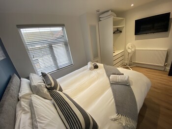 Blackpool Abode - 20 Bairstow Street